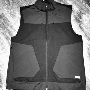 FIGS SZ MEDIUM SOLID BLACK VEST - MULTIPLE POCKETS